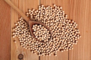 Whole yellow peas in wooden spoon