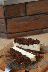 Cheesecake with chocolate crumble topping