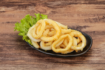 Roasted squid rings with salad