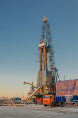 Obraz premium General view of the construction of a drilling rig for drilling oil and gas wells. Oil rig, equipment and communications. Drill pipes standing upright