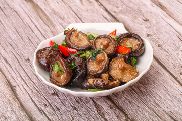 Marinated shiitake mushrooms with herbs
