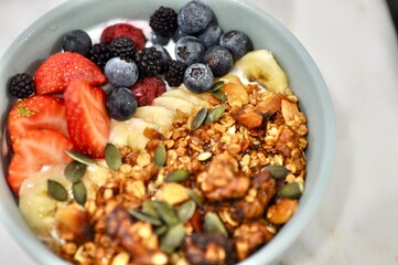 oatmeal with berries