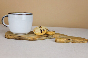 Chocolate chip cookies and a cup of coffee on the wooden tray
