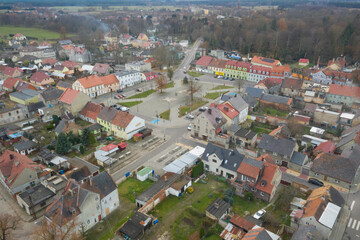 Panorama miasta Iłowa w Polsce. Widok z drona.