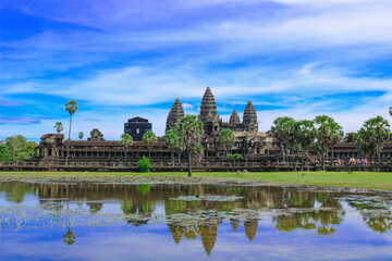 Fototapeta na wymiar Angkor Wat and the blue sky