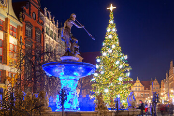 Neptune Fountain and a Christmas tree in the old town of Gdańsk. Poland © Patryk Kosmider