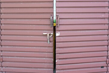 A entry door of a trash storage safety by a hardwood structions.