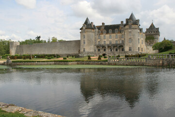Fototapeta na wymiar medieval castle (roche-courbon) in saint-porchaire in france