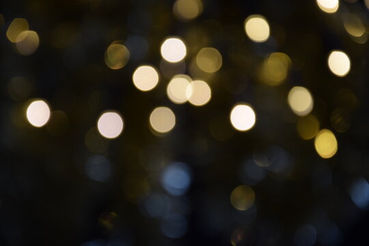 Tło rozmyte ciepłe światła bokeh, background dark with warm lights blurred