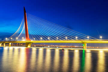 Fototapeta na wymiar Modern bridge in the city at night
