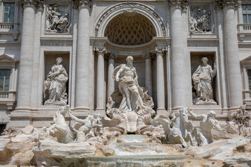 Obraz premium Panoramic view of Trevi Fountain in the Trevi district in Rome, Italy