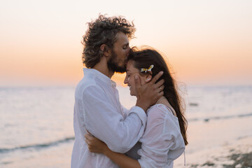 Obraz premium Loving couple on the seashore. Happy together. Happy Valentines Day