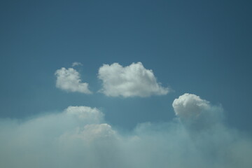 Nubes y cielos