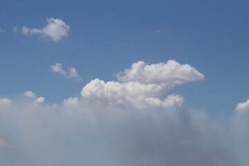 Nubes y cielos