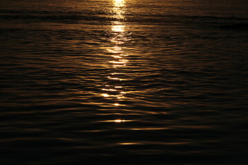 Atardecer en el r&iacute;o