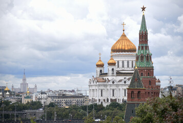 Fototapeta na wymiar View of the Cathedral of Christ the Savior from the Kremlin