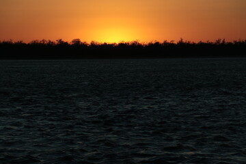 Amanecer en el río Paraná