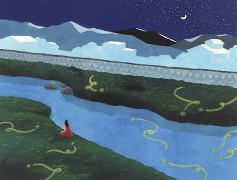 夜の河川で蛍を見る女性