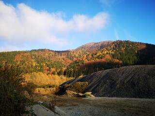 Bergsee Alpen im Herbst