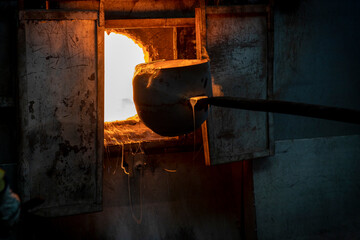 Glass processing in a glass factory for the creation of objects