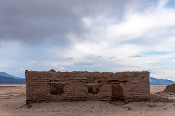 Abandoned adobo hut in the middle of the Bolivian highlands