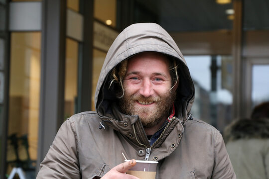 Mannheim, Dezember 2020: Obdachlos in Zeiten von Corona. Die Coronavirus Pandemie versch&auml;rft die Lage der wohnsitzlosen Menschen im Land (model released)