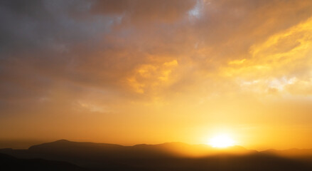 Fototapeta na wymiar Beautiful sunrise in the mountains. Nature background.