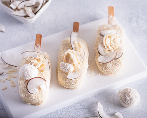 Ice cream popsicle cake with coconut and rafaello.