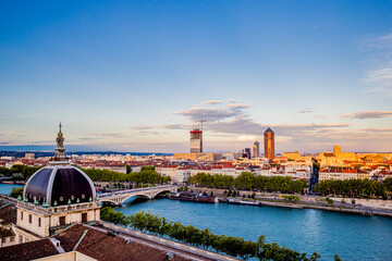 Obraz premium Vue de Lyon depuis les hauteurs de l'hôtel dieu