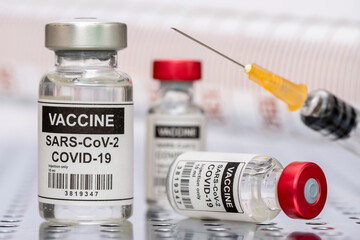 Impfung mit Serum gegen COVID-19 Coronavirus