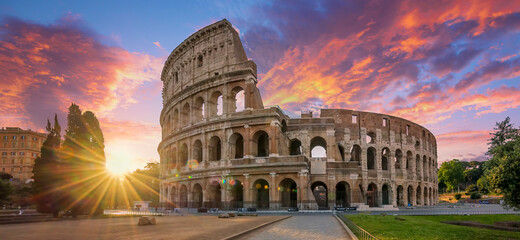 Fototapeta premium Colosseum in Rome with morning sun