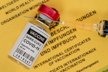 Impfung mit Serum gegen COVID-19 Coronavirus