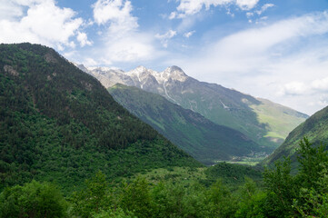 Obraz premium Heavy greenery on the mountains