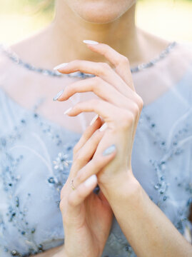 Hands of bride