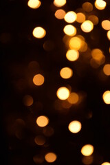 Lights blurred golden bokeh abstract on dark background, rozmyte światełka na ciemnym tle lampki świąteczne