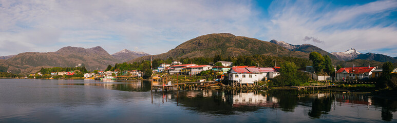 Fototapeta na wymiar Panoramic of the town of Puerto Edén in the Chilean fjords