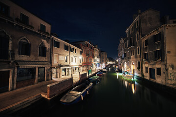 Fototapeta na wymiar bridge and water view over a canal in Venice at calm night