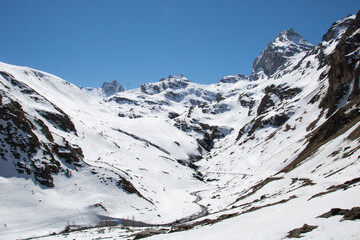 Obraz premium Mountain in winter. Panoramic winter view of the high Val di Rhèmes with snow
