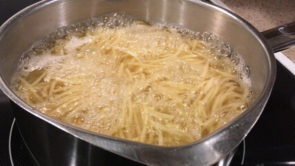 Boiling spaghetti in water