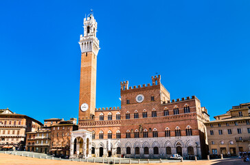 Fototapeta premium Palazzo Pubblico and Torre del Mangia in Siena - Tuscany, Italy
