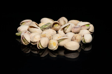 Pistaches en fondo negro