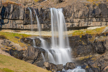 Obraz premium Waterfall Bergarfoss in Hornafjordur in south Icelandic countryside