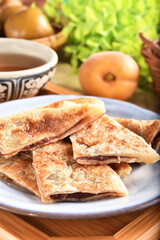  Fried pancakes filled with filling red bean paste