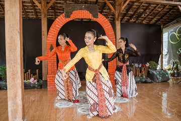 Fototapeta na wymiar portrait of three young women presenting traditional Javanese dance movements