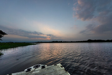 Vista amplia con el lente más amplio del planeta y más luminoso siendo capaz de obtener hermosos colores en el horizonte. © JGOCFOTO