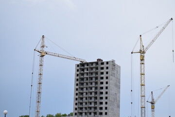 Building of multiroom inhabited highly floor house