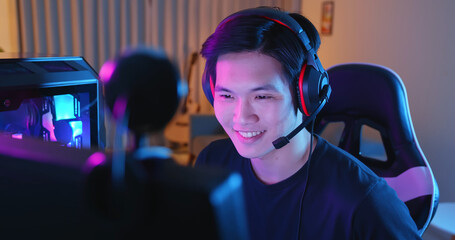 cybersport gamer have live stream © ryanking999