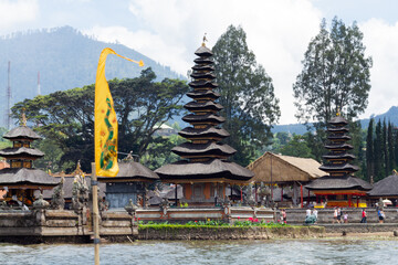 Obraz premium Hinduism temple of Bedugul Lake, Bali Indonesia