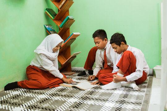 a portrait of a student having a together discussion in the library