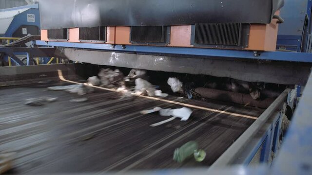 Automatic opto-pneumatic garbage sorting machine.